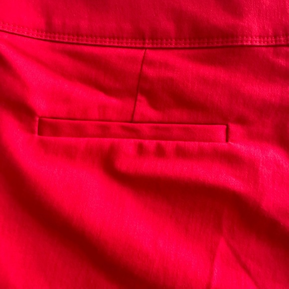 Isaac Mizrahi Scalloped Hem Mid Rise Red Cotton Blend Chino Shorts 10 - Picture 8 of 11